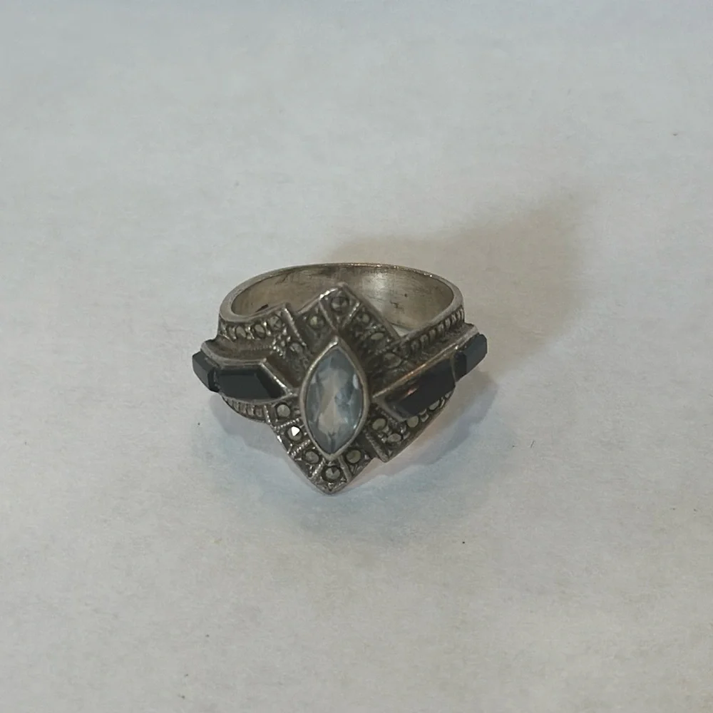 ART DECO MARKED 925‎ BLACK ONYX AND MARCASITE RING SIZE 6.5